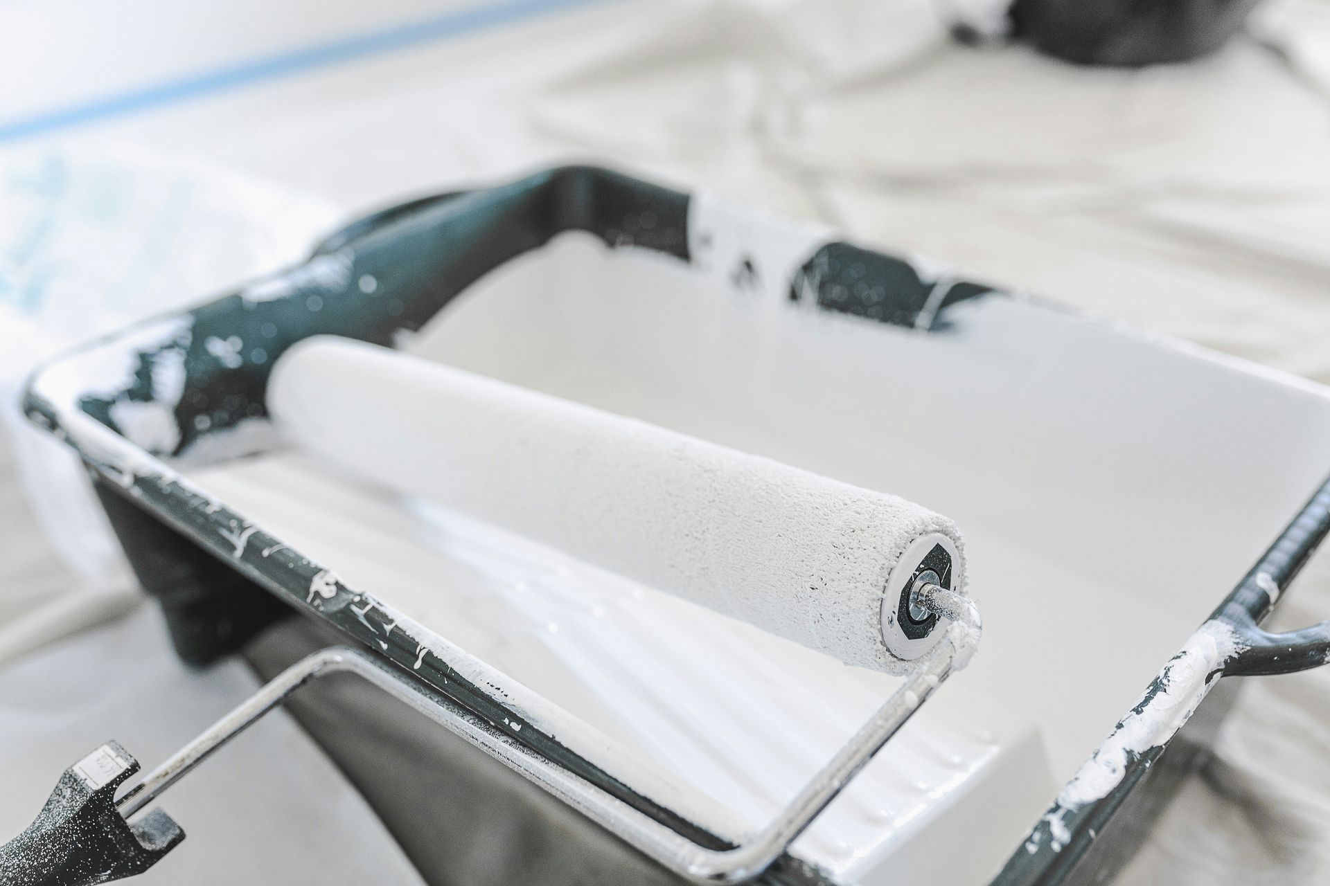 a close up of a paint roller on a paint roller